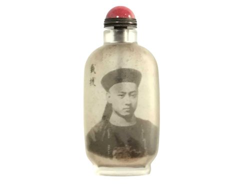 CHINESE REVERSE PAINTED GLASS SNUFF BOTTLE, 20TH CENTURY  painted to one side with a portrait of an Emperor and to the other 