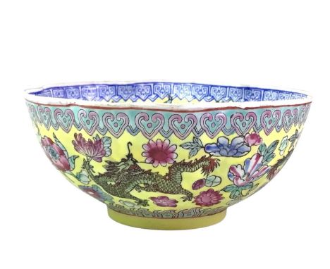 GROUP OF WORCESTER PORCELAIN BOWLS, AND OTHER CERAMICS the Imari palette Worcester bowls decorated in the Chinese style, alon