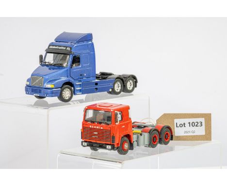 Manufacturer  - ? | Description - 2 x Assorted Loose Models | Stock Code - ? | Notes - No boxes, mirrors on one| Scale - 1:50