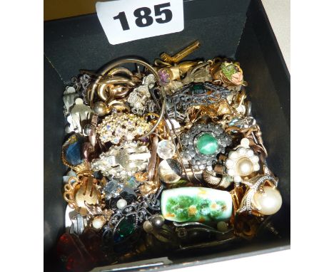 Assorted vintage and older earrings, some gold and silver