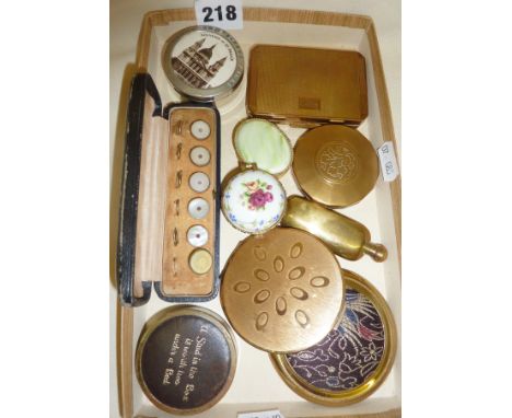 Vintage powder compacts, pill boxes, and stud boxes containing studs, inc. a cased set