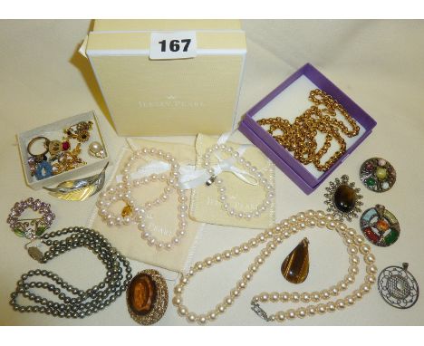 Genuine Jersey Pearls, necklace and bracelet with silver clasps and in original packaging. Vintage brooches, 925 silver Moder