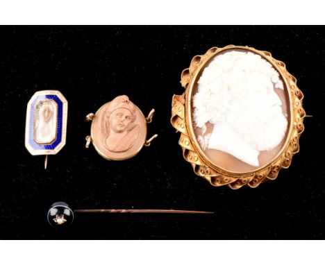 AMENDED DESCRIPTION Large shell cameo brooch of the god, Silenus, tested as 15 ct with a higher wash, measures 62mm x 56mm, a