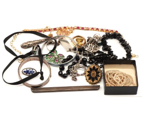 Jewellery, including a ruby and white sapphire necklace with matching ruby and sapphire ring, both in gilt yellow metal, a ru