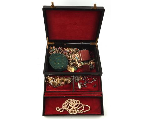 Black leather jewellery box, containing a collection of silver and costume jewellery, including a graduated quartz slice neck