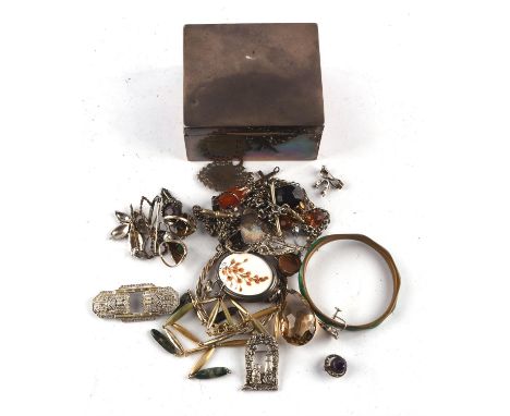Silver box containing costume silver jewellery, with a malachite bangle 74mm in diameter, a moss agate necklace stamped Monet