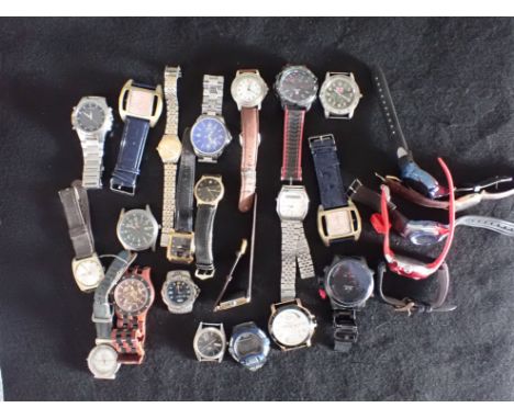 A QUANTITY OF VARIOUS GENTLEMAN'S WRISTWATCHES including Pulsar, Citizen, Timex, Casio and others.