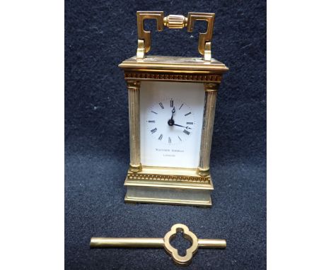 MATTHEW NORMAN, LONDON: A BRASS CARRIAGE CLOCK TIMEPIECE eleven jewels, with fluted columnar case and shaped handle 11.5cm hi