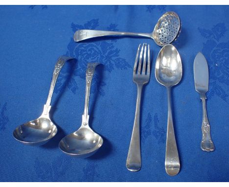 A PAIR OF KINGS PATTERN SILVER LADELS AND BUTTER KNIFE Sheffield 1971, together with a George IV Silver strainer spoon, a Geo