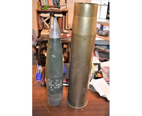 British 1979 dated inert 105mm M115 Light Gun inert Artillery FD Recovery Proof Round and matching case, a fantastic round re