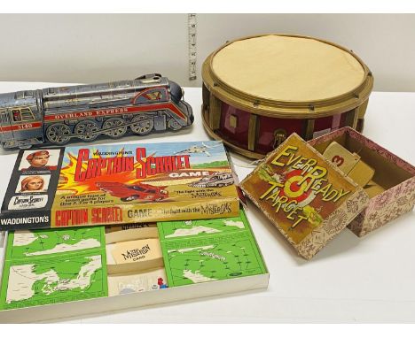 A job lot of vintage toys &amp; games 