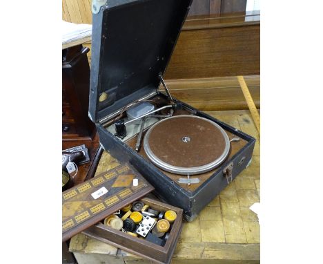 A games box with cribbage top, and a wind up gramophone