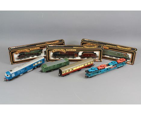 A Hornby and Mainline Train Interest. This lot includes 00 Gauge Mainline Engine Standard Class 4 Locomotive Green Livery, Ty