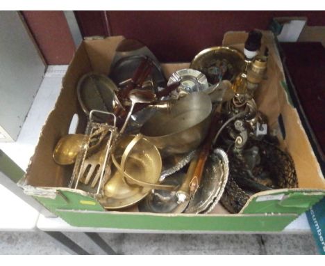 box of metalware inc lamp bases and door furniture etc