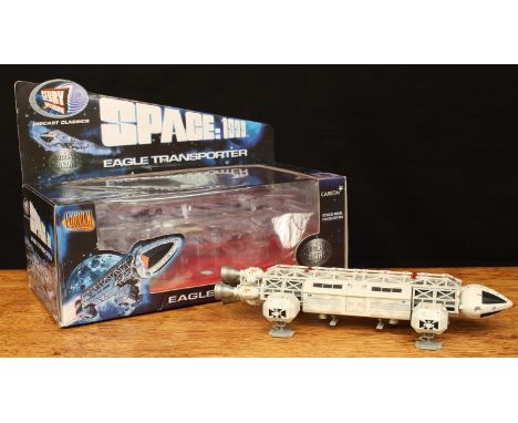 Sci-Fi, Gerry Anderson, Space: 1999 - a Carlton International Media Ltd/Product Enterprise Ltd Eagle Transporter detailed die