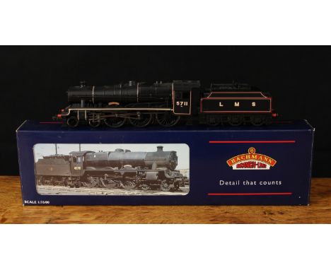 Bachmann Branch-Line OO Gauge 31-159 Jubilee 4-6-0 "Courageous" locomotive and six wheel tender, LMS lined black livery, No.5