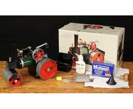 A Mamod SR1A live steam roller, dark green body, red spoked wheels and flywheel, boxed with steering rod, scuttle piece, burn