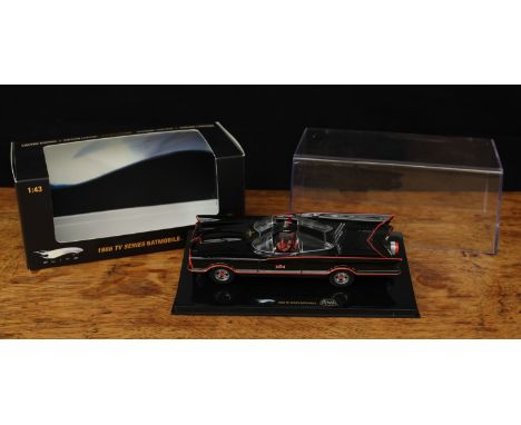 Hotwheels Elite R1795 1:43 scale 1966 TV series Batmobile, limited edition of up to 10,000, perspex cased and window boxed 