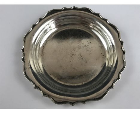 A Scottish Edwardian silver card tray retailed by Mackay and Chisholm, having an everted Chippendale type rim, Edinburgh, 190