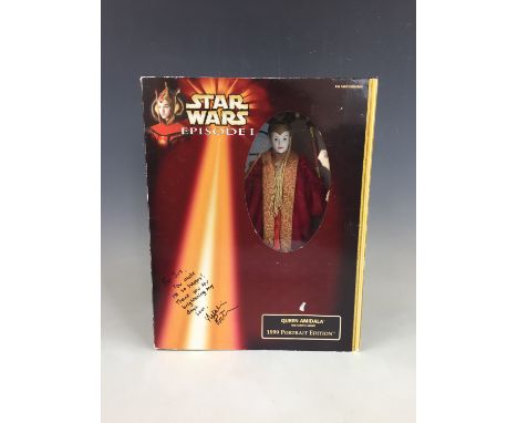[Autograph] A Hasbro 1999 Portrait Edition Star Wars: Episode I "Queen Amidala in Red Senate Gown" collectors' doll signed by