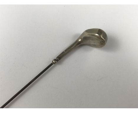 An Edwardian silver novelty hat pin modelled as a golf club, marks rubbed, Birmingham, 1907, 4.8g total