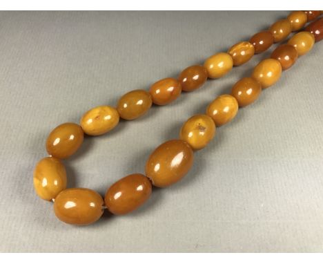 A vintage single strand necklace of graded butterscotch amber beads, 61.2g