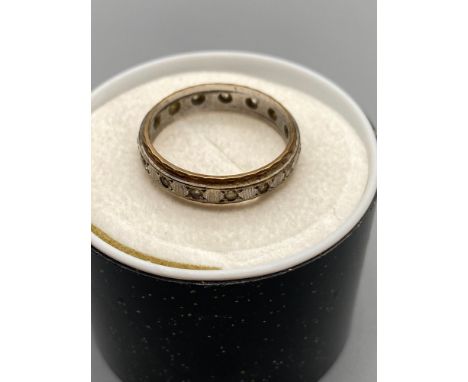 Antique ladies 9ct white &amp; yellow gold band ring. Designed with clear stones. Ring size S. [3.65 Grams] 