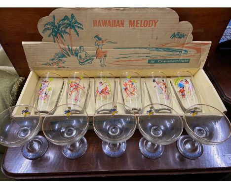 A Set of retro Hawaiian Melody glass set with original box by Chesterfield. Together with a set of 5 vintage Baby Cham cockta
