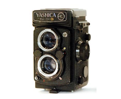 A Yashica Mat -124G 80mm camera in black leather case and a Leica Z2X pocket camera. (2)     