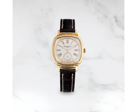 PATEK PHILIPPE. MONTRE BRACELET DE DAME EN OR ROSE 18K (750) DE FORME COUSSIN SERTIE DE DIAMANTS MOUVEMENT MECANIQUEPATEK PHI