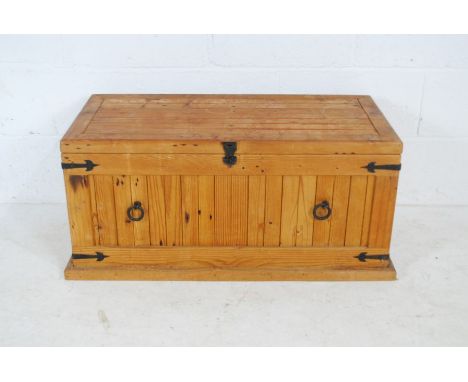 A Mexican pine trunk - length 90cm, depth 45cm, height 41cm