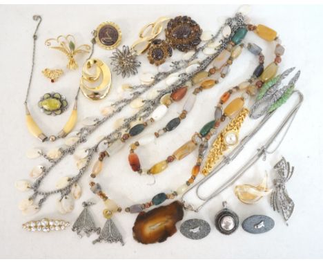 LOT OF COSTUME JEWELLERY
including an agate and hard stone bead necklace, a stone set silver brooch, marcasite set jewellery,