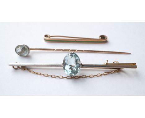 AQUAMARINE SET FIFTEEN CARAT GOLD BAR BROOCH
together with an aquamarine stick pin in unmarked gold, and a green enamel set n