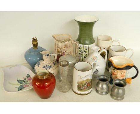 COLLECTION OF DECORATIVE CERAMICS
including a retro Crown Devon Fieldings vase, Carlton Ware comport, Denby (Alan Pickering) 