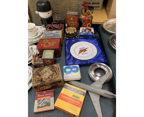 A MIXED LOT TO INCLUDE VINTAGE TINS, A TRAVEL IRON, A BOXED BRITISH AEROSPACE GOLDEN ANNIVERSARY PLATE, TRINKET BOX, ETC 