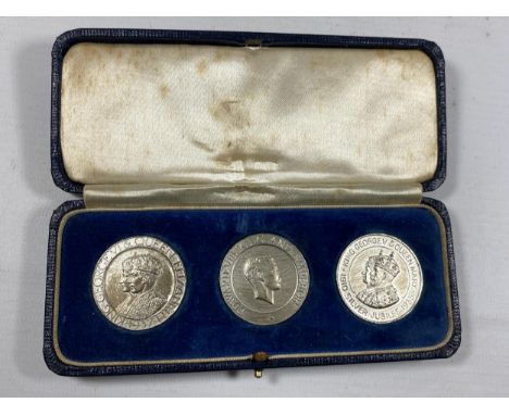 A CASED SET OF THREE HALLMARKED SILVER COMMEMORATIVE MEDALS 