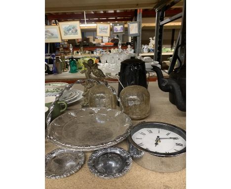 VARIOUS ITEMS TO INCLUDE AN ORNATE BRASS MANTLE CLOCK, A TEA CAN, CLOCK ETC 