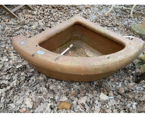 A CURVE FRONTED CORNER SALT GLAZED TROUGH 
