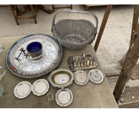 AN ASSORTMENT OF SILVER PLATE ITEMS TO INCLUDE A TRAY, A BASKET AND A SCENT BOTTLE WITH HALLMARKED SILVER COLLAR ETC 