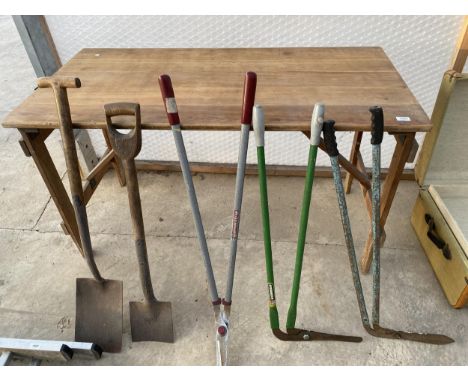 A WOODEN FOLDING TRESTLE TABLE AND AN ASSORTMENT OF GARDEN TOOLS 