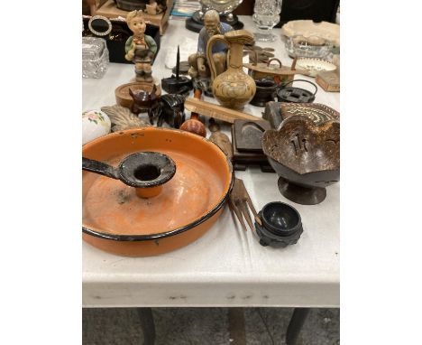 A MIXED LOT TO INCLUDE AN ENAMEL CANDLESTICK, TRIBAL ITEMS, ETC 