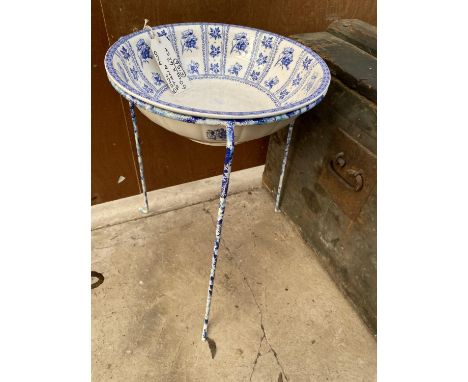 A LARGE CERAMIC WASH BOWL WITH METAL TRIPOD STAND (60CM x 42CM) 