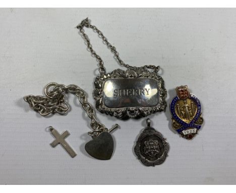 A GROUP OF SILVER AND FURTHER ITEMS TO INCLUDE HALLMARKED SILVER FOB PENDANT, SILVER MASONIC MEDAL, SILVER PLATED SHERRY DECA