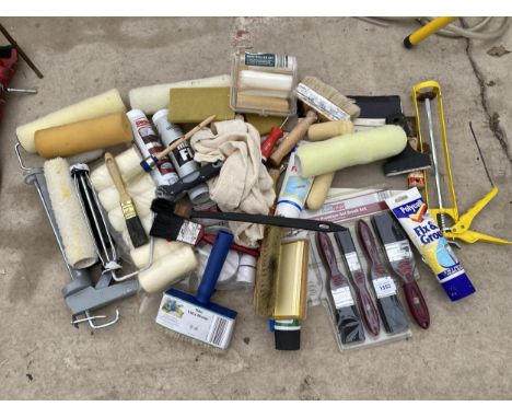 AN ASSORTMENT OF DECORATORS TOOLS TO INCLUDE ROLLERS, PAINT BRUSHES AND SANDPAPER ETC 
