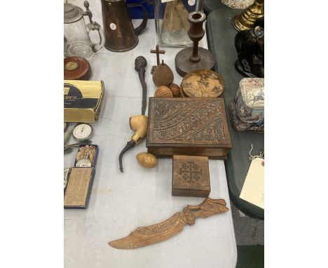 A QUANTITY OF TREEN ITEMS TO INCLUDE A 'BELT' BLOCK MEERSCHAUM PIPE, MAUCHLINE WARE EGG, BOXES, CANDLESTICK, ETC 