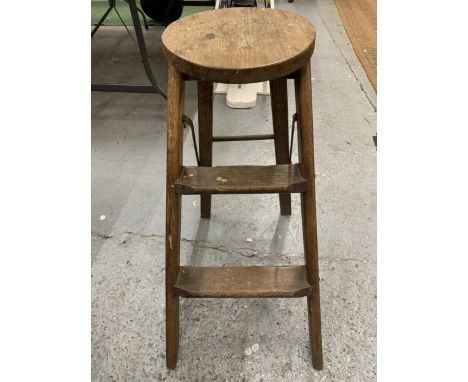 A VINTAGE ATLAS FOLDING STEP LADDER HEIGHT 60CM 
