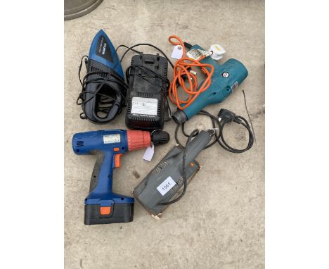 AN ASSORTMENT OF POWER TOOLS TO INCLUDE A SANDER AND A HEAT GUN ETC 