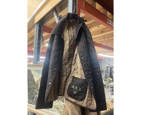 A BARBOUR LIDDLESDALE WOMAN'S QUILTED JACKET SIZE 18 TOGETHER WITH A VINTAGE BARBOUR TWEED DOGTOOTH HAT 