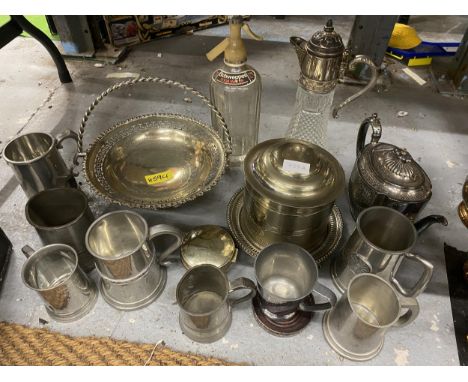 A MIXED LOT OF VINTAGE SILVER PLATED ITEMS TO INCLUDE CLARET JUG ETC 