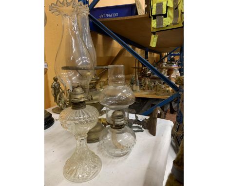 THREE VINTAGE OIL LAMPS, ONE BRASS AND TWO GLASS 